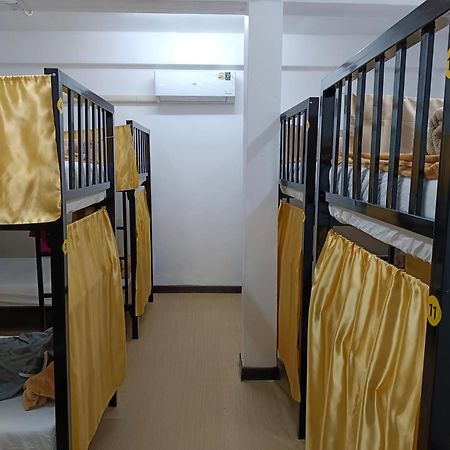 Silom Guesthouse Bangkok Ngoại thất bức ảnh