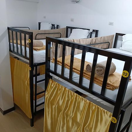 Silom Guesthouse Bangkok Ngoại thất bức ảnh