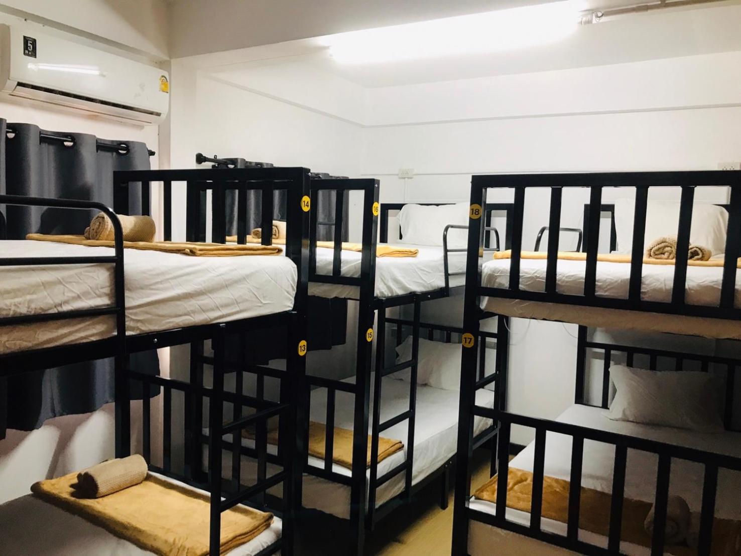 Silom Guesthouse Bangkok Ngoại thất bức ảnh