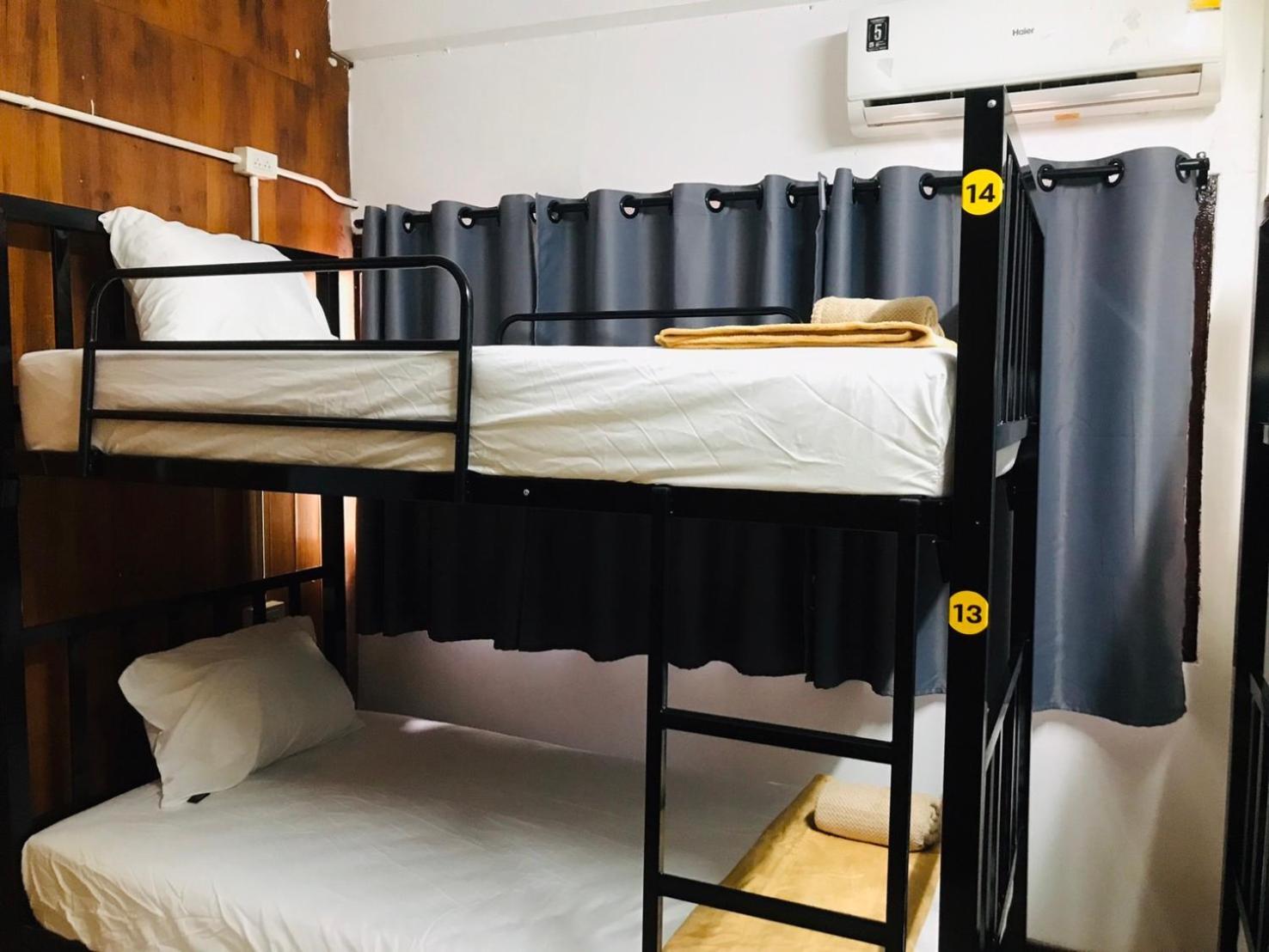 Silom Guesthouse Bangkok Ngoại thất bức ảnh