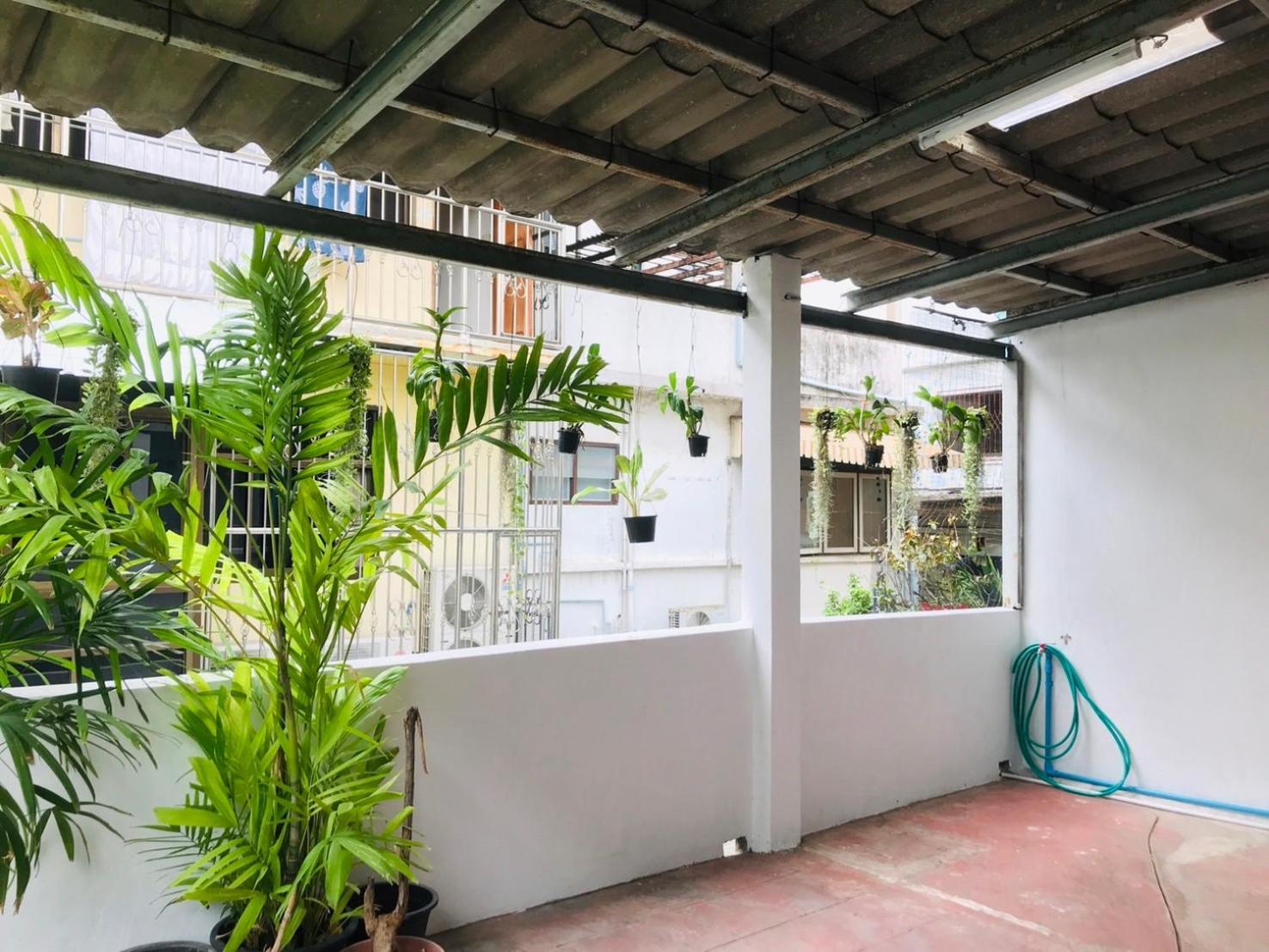 Silom Guesthouse Bangkok Ngoại thất bức ảnh