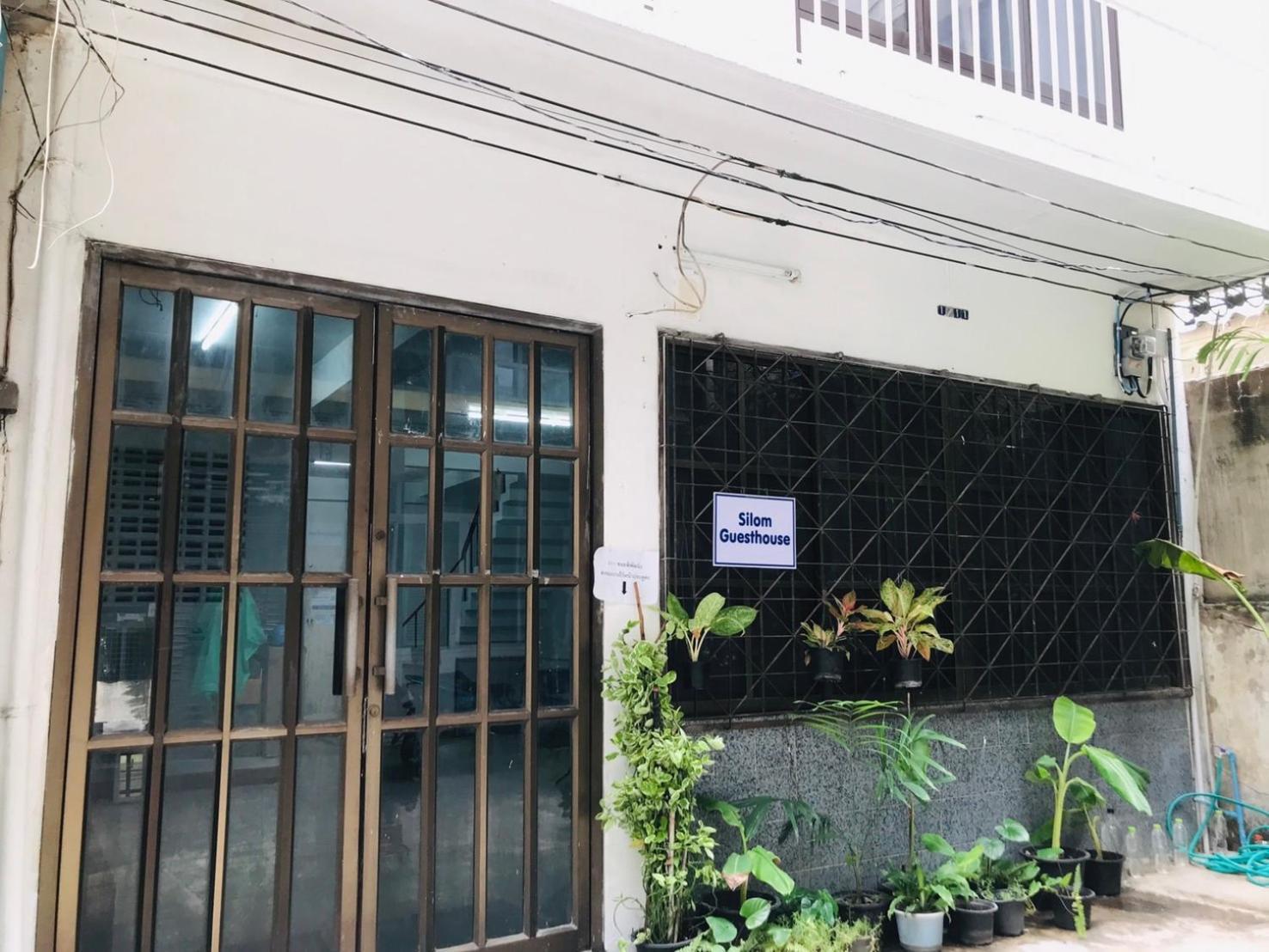 Silom Guesthouse Bangkok Ngoại thất bức ảnh