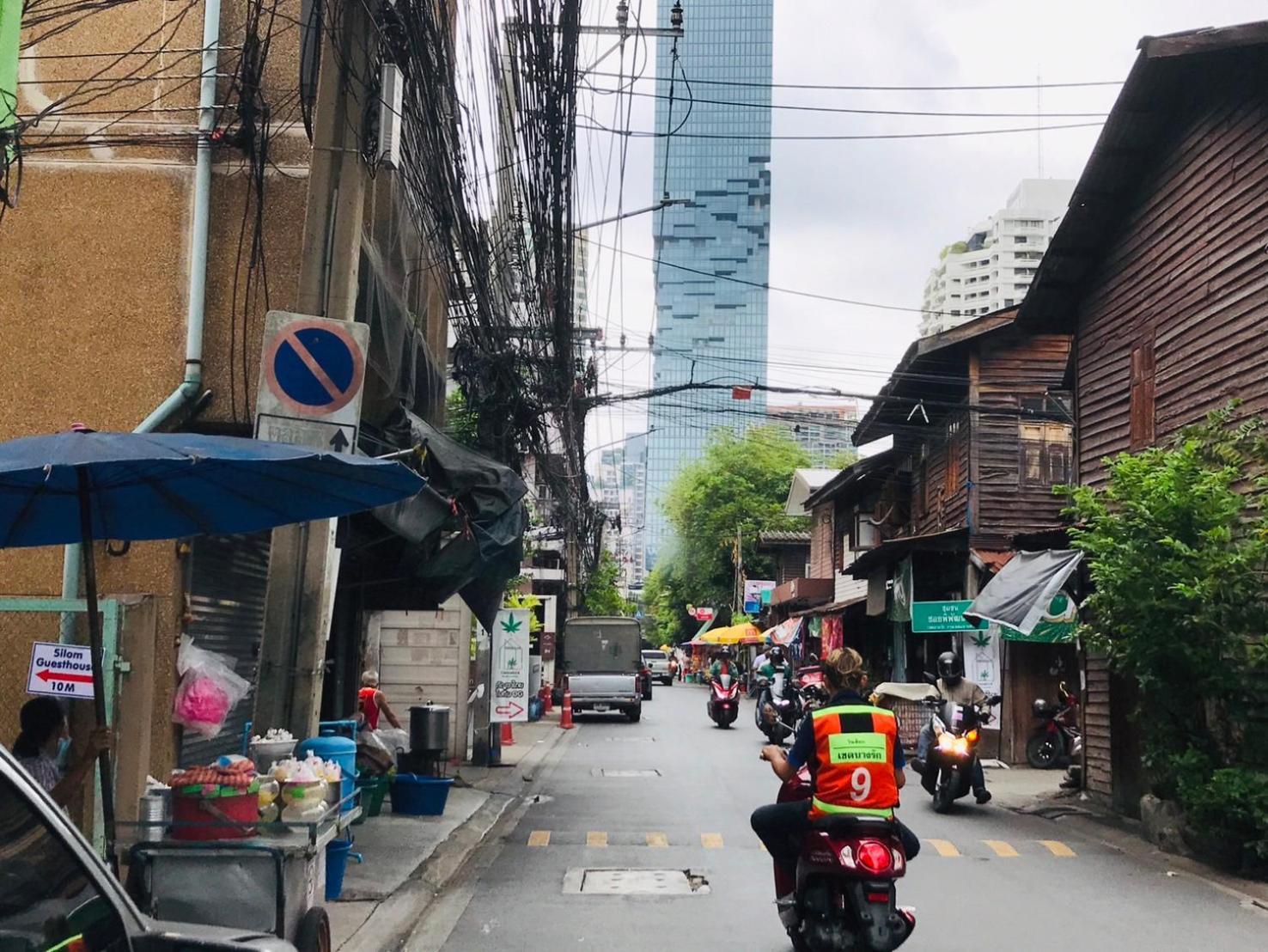 Silom Guesthouse Bangkok Ngoại thất bức ảnh