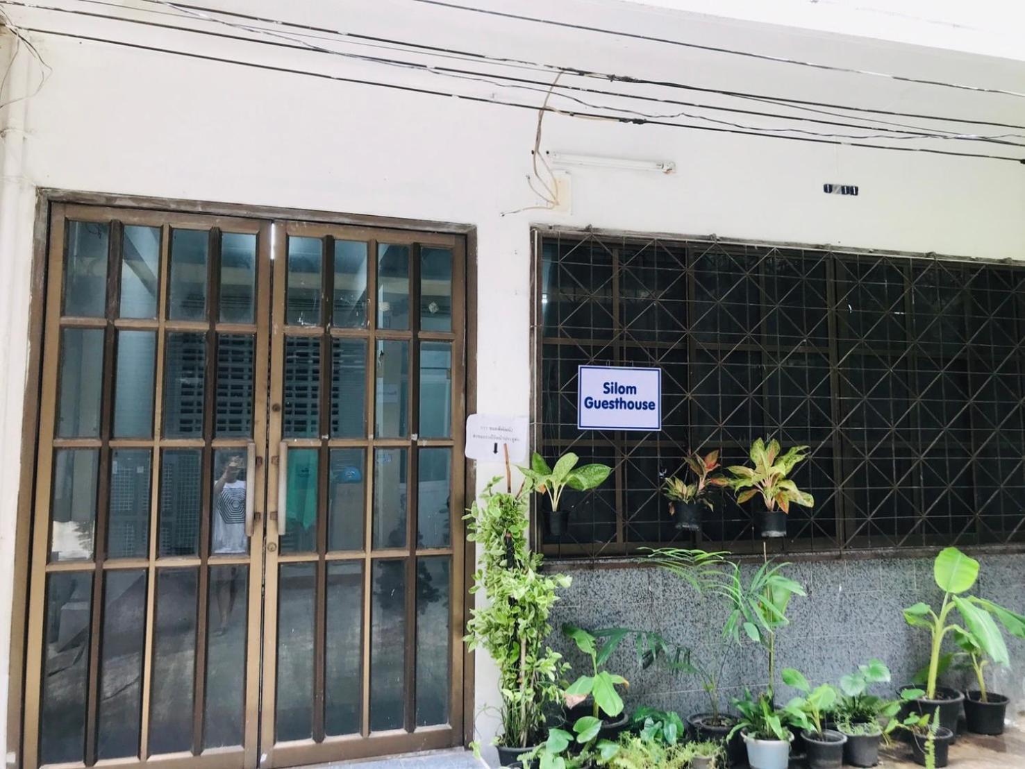 Silom Guesthouse Bangkok Ngoại thất bức ảnh