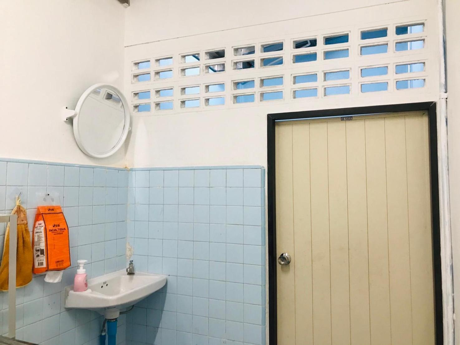 Silom Guesthouse Bangkok Ngoại thất bức ảnh