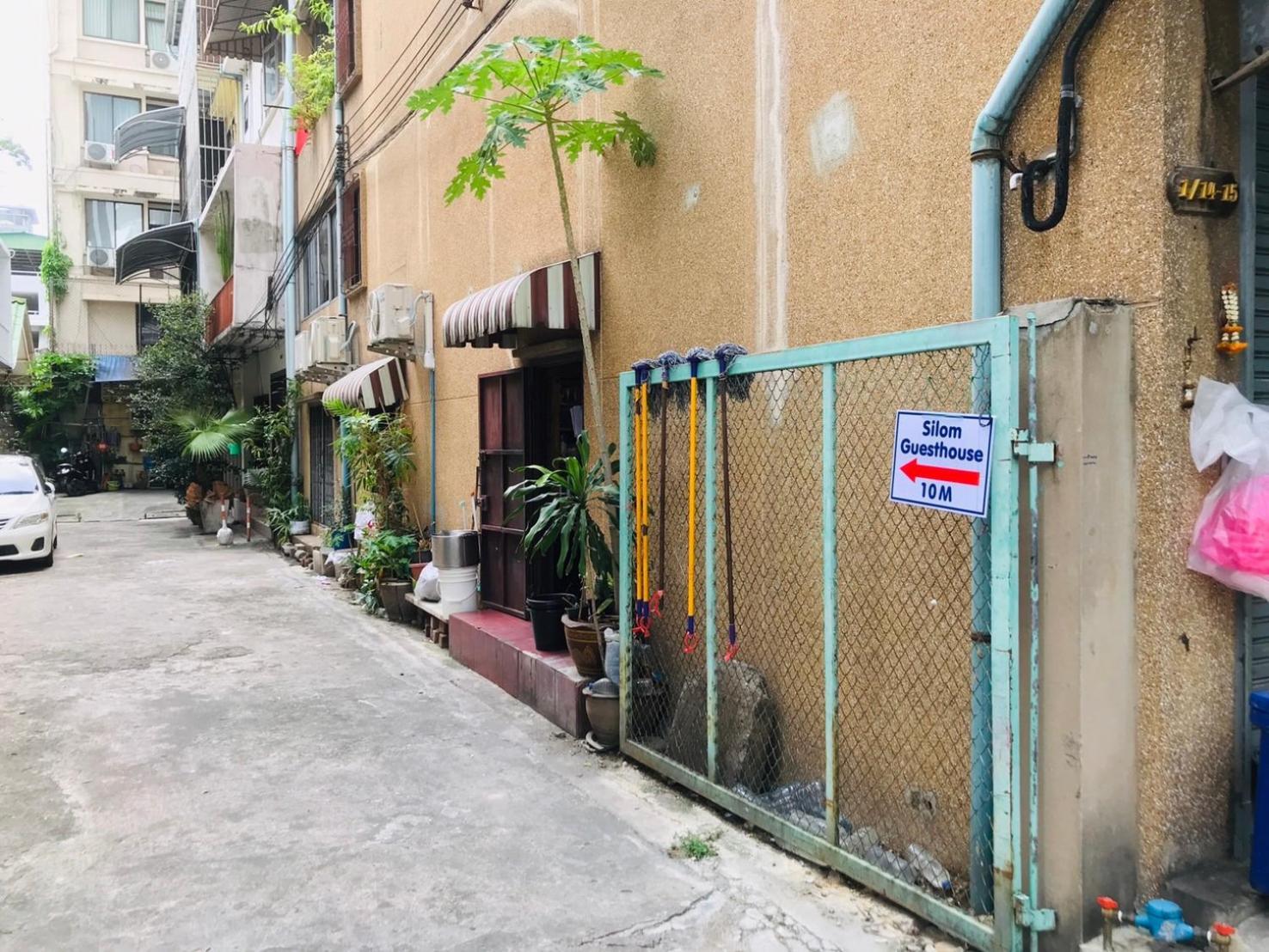 Silom Guesthouse Bangkok Ngoại thất bức ảnh