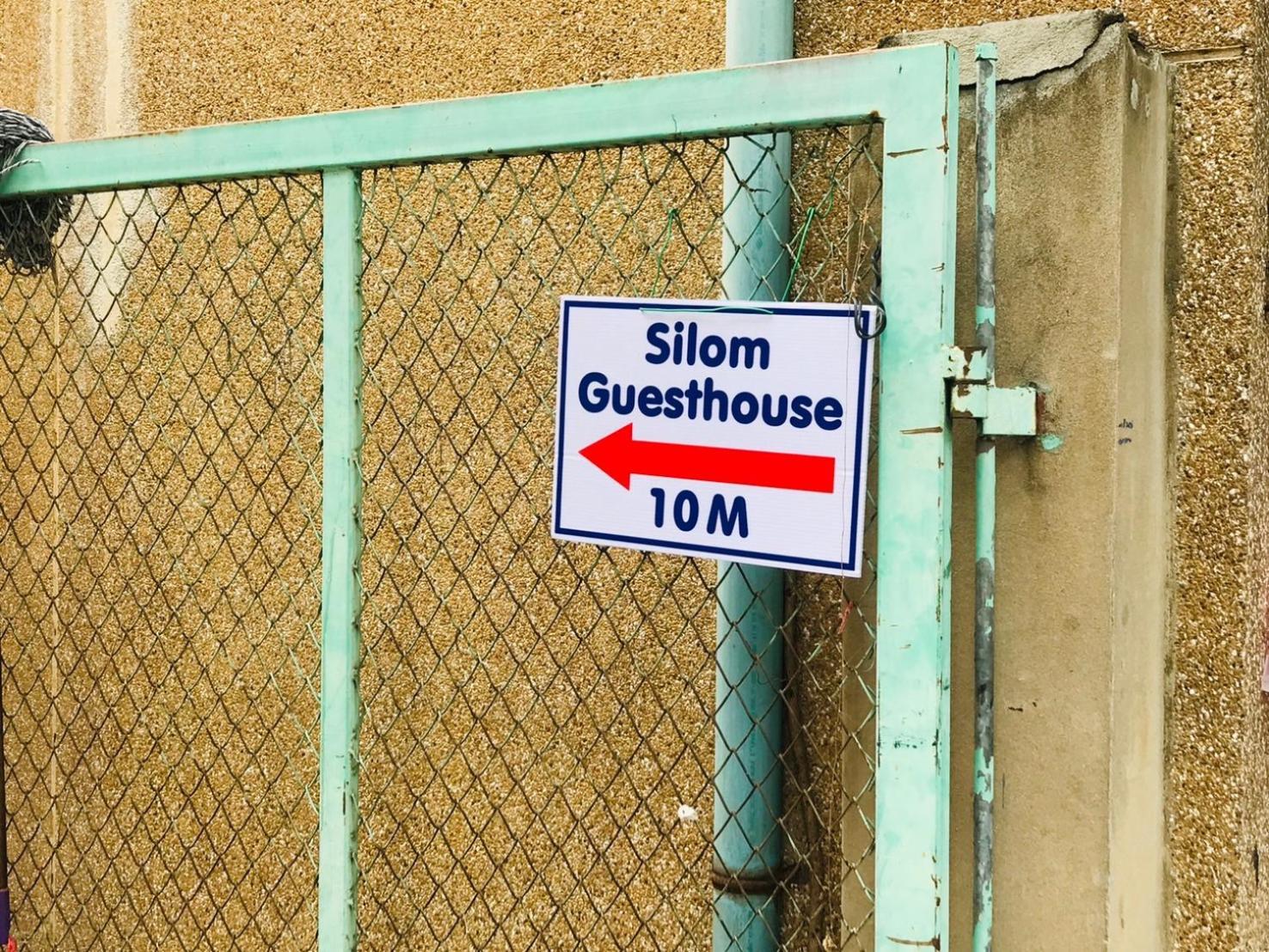 Silom Guesthouse Bangkok Ngoại thất bức ảnh