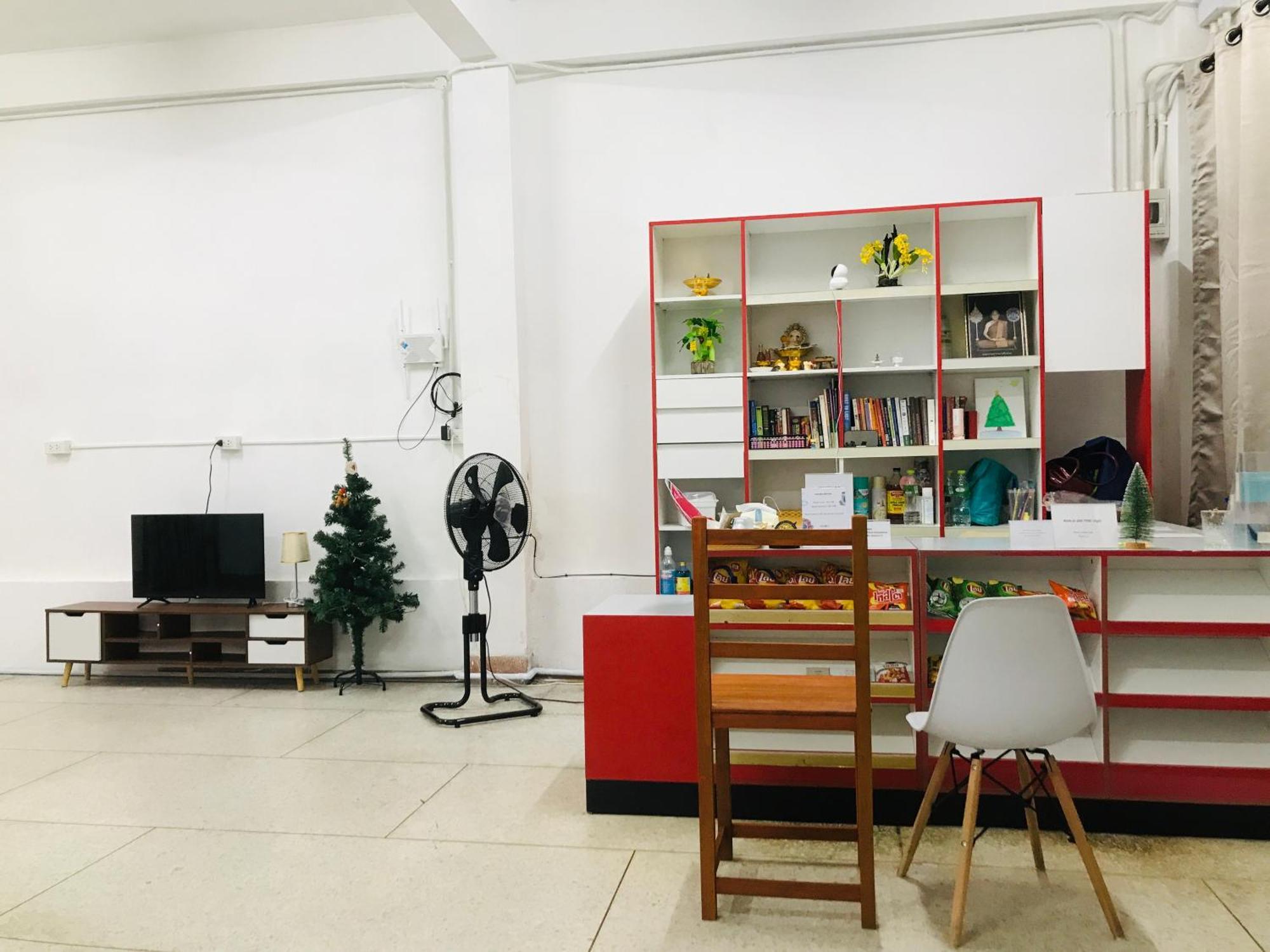 Silom Guesthouse Bangkok Ngoại thất bức ảnh