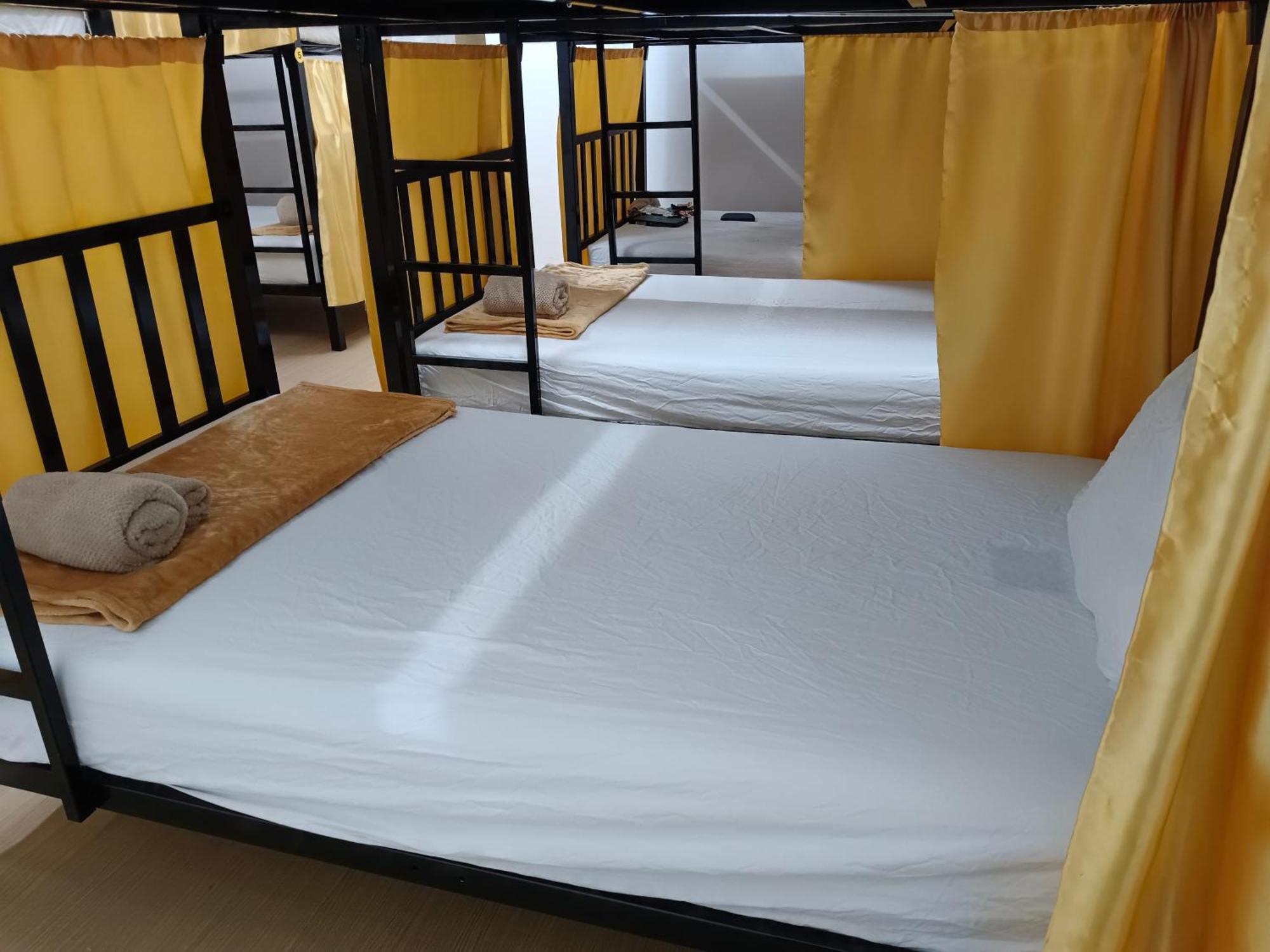 Silom Guesthouse Bangkok Ngoại thất bức ảnh