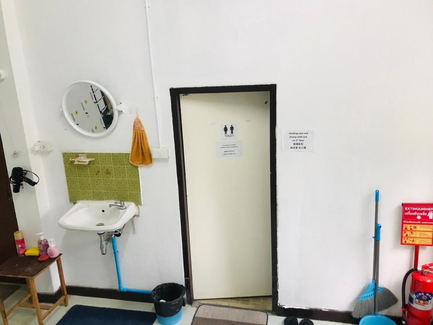 Silom Guesthouse Bangkok Ngoại thất bức ảnh