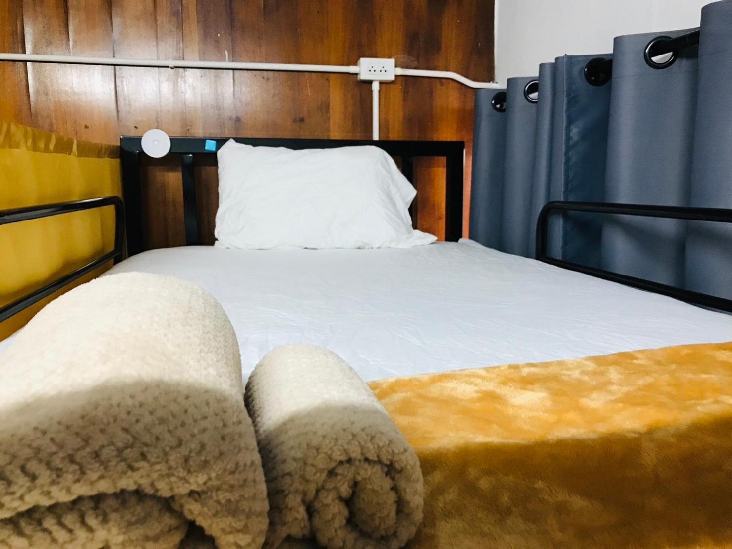 Silom Guesthouse Bangkok Ngoại thất bức ảnh