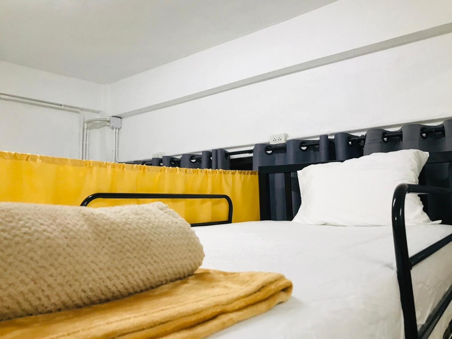 Silom Guesthouse Bangkok Ngoại thất bức ảnh