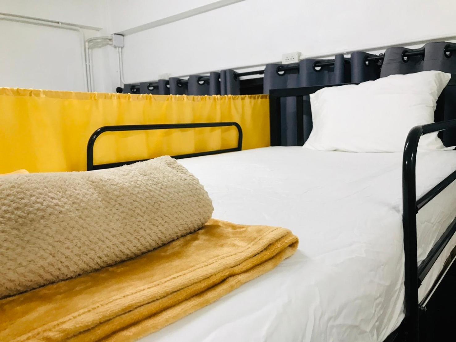Silom Guesthouse Bangkok Ngoại thất bức ảnh