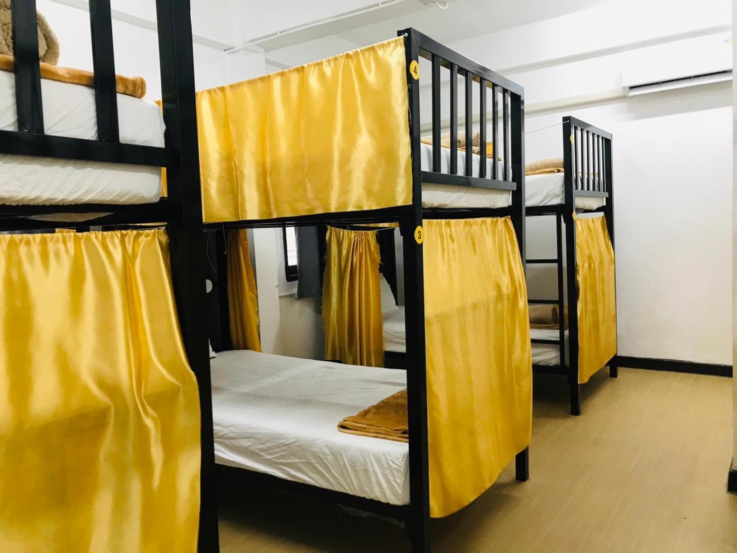 Silom Guesthouse Bangkok Ngoại thất bức ảnh