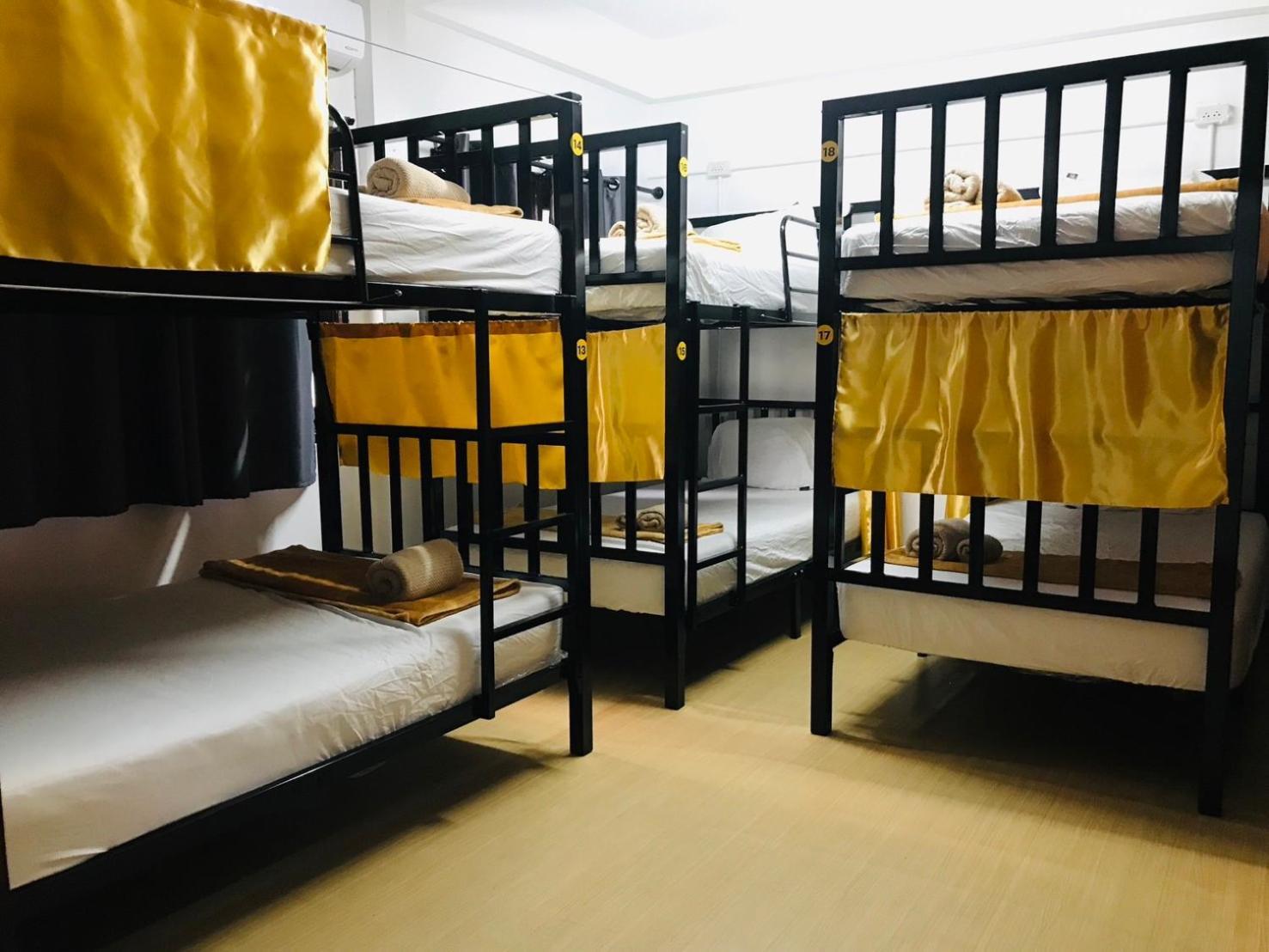 Silom Guesthouse Bangkok Ngoại thất bức ảnh