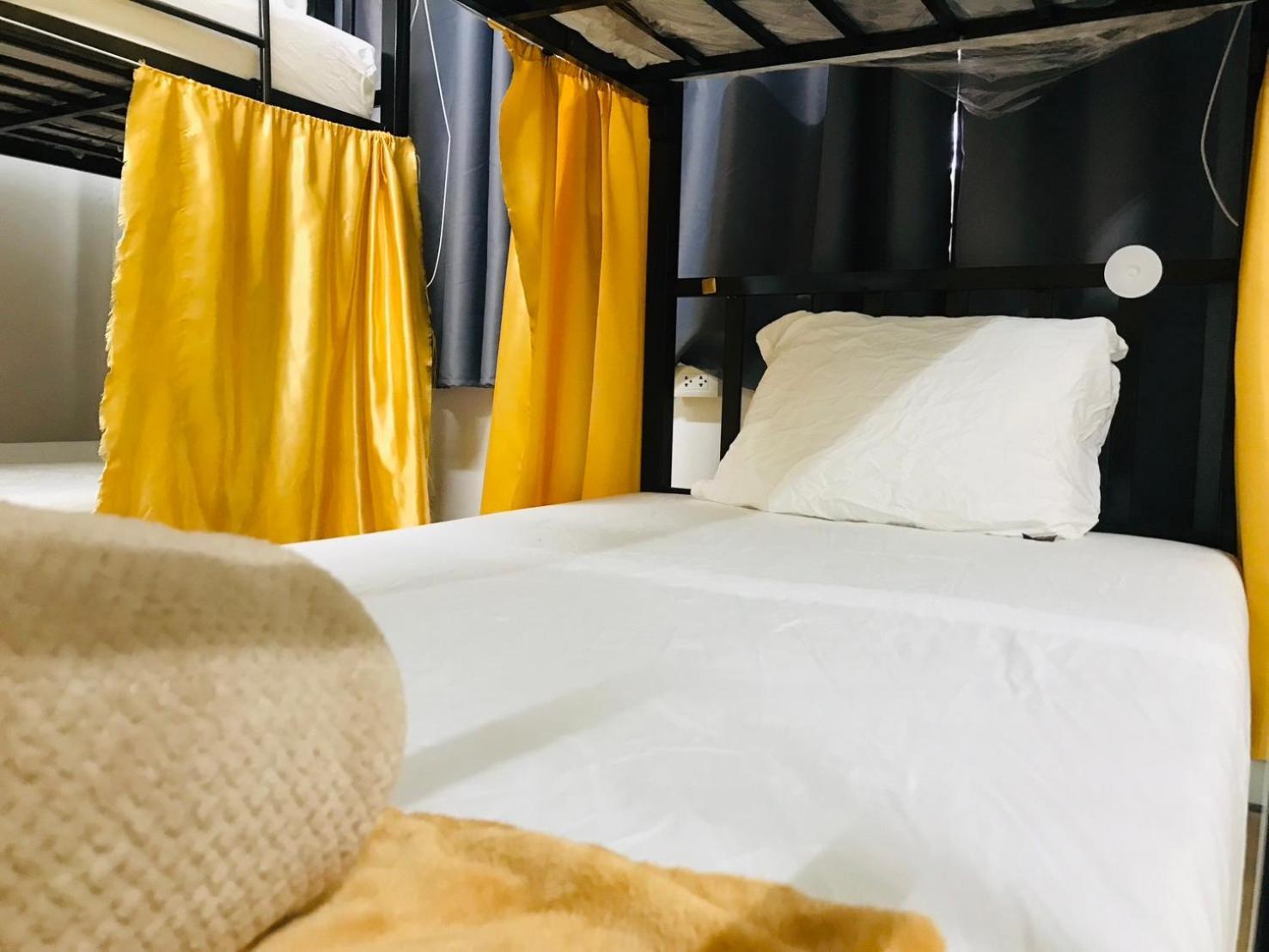 Silom Guesthouse Bangkok Ngoại thất bức ảnh